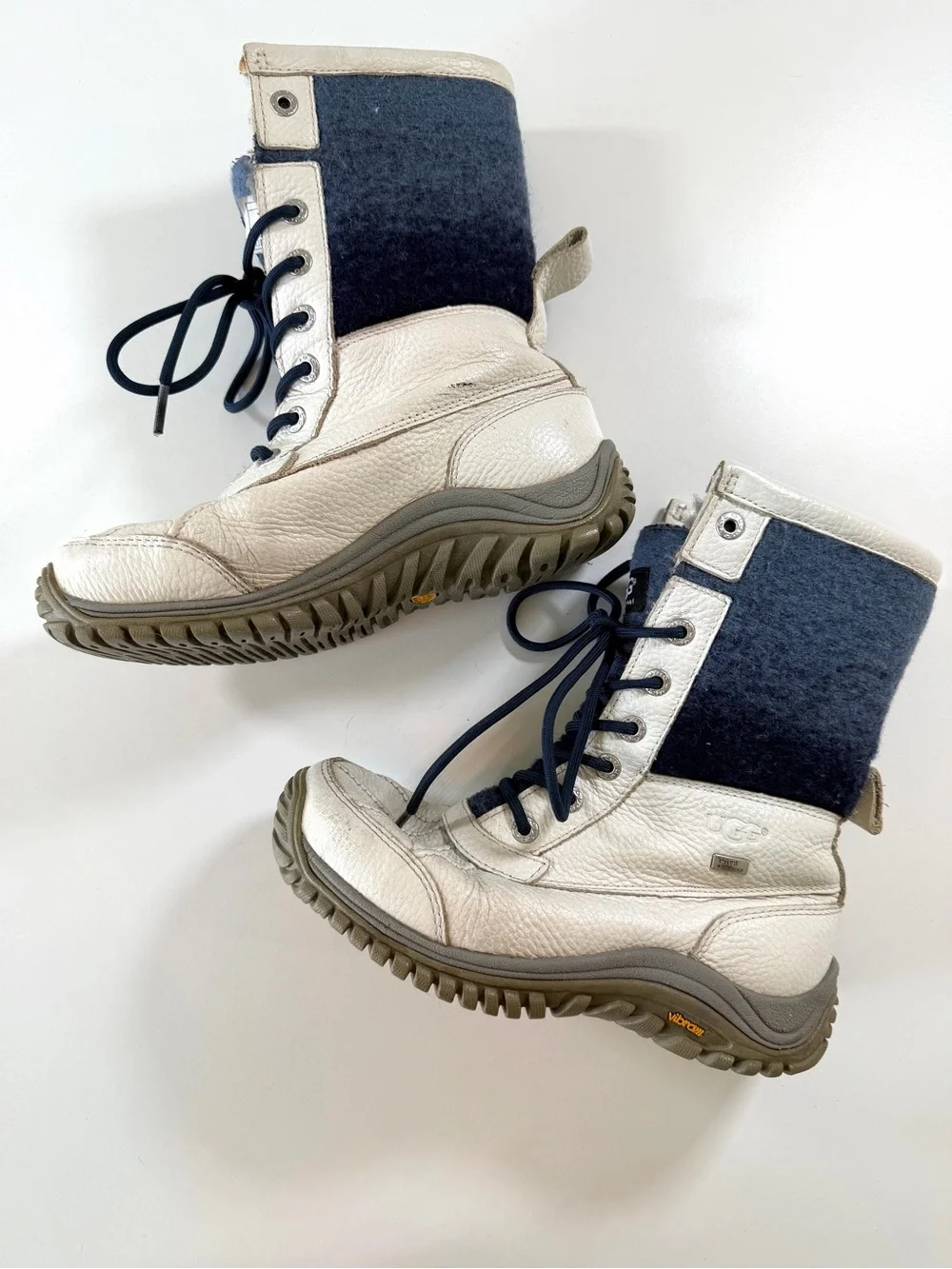 UGG Adirondack II Waterproof Winter Boots Blue Ombré Leather Size 6